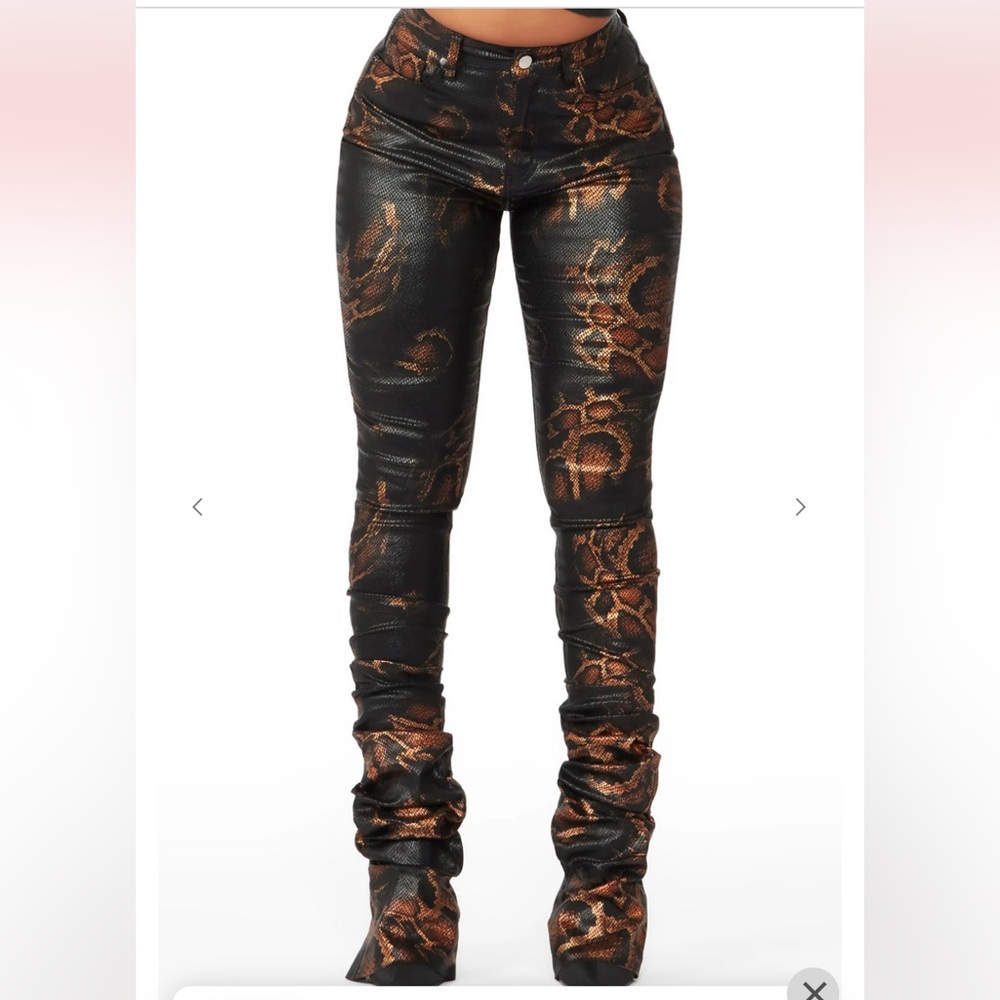 NWT Rockstar Original Black and Gold Pants